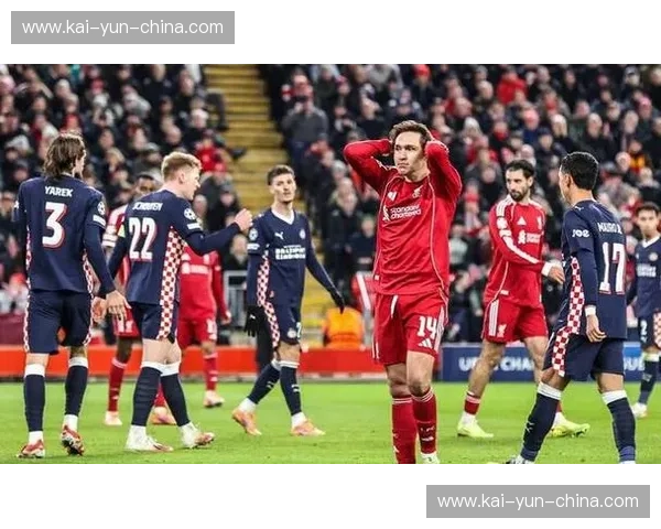 范戴克破门后跪地庆祝，利物浦全队围拢相拥