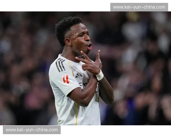 皇马4-1皇家社会：维尼修斯点球双响，白衣军团展现争冠决心